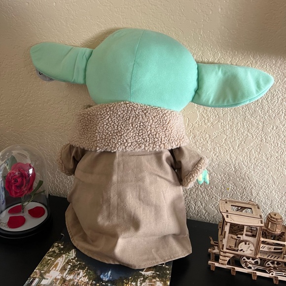 Star Wars The Mandalorian The Child Plush - Picture 3 of 4